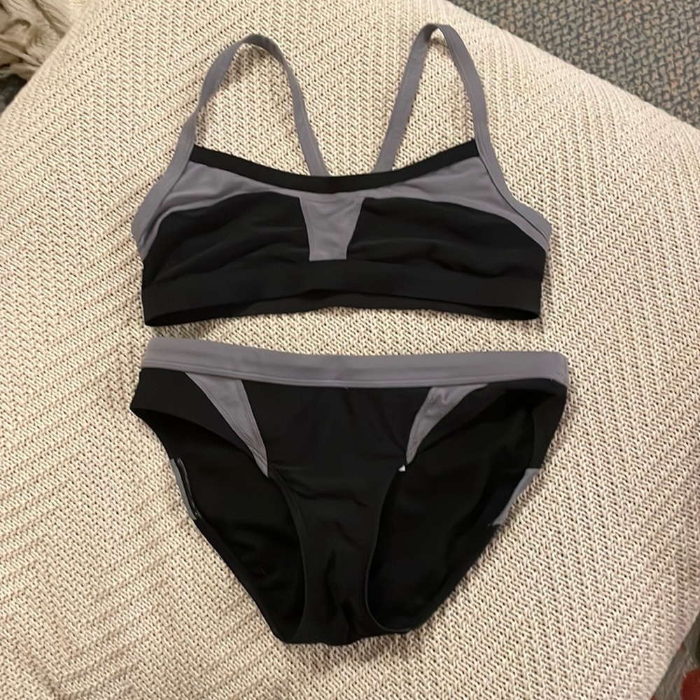 Athleta sporty bikini